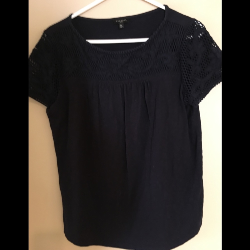 Short sleeve pullover top